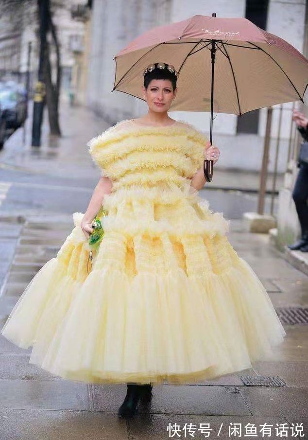 替换款|过了40岁的中年女人,这4种裙子尽量避开,自以为时髦其实很土气