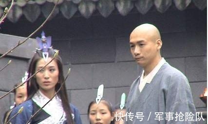 虚竹#天龙后传:乔峰妻妾成群,六位老婆侍奉左右,大老婆为他生下剑魔