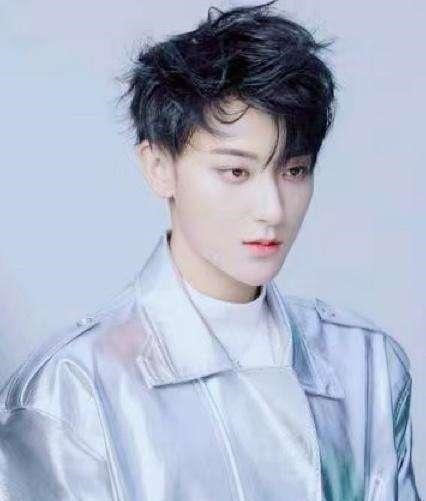 黄忠东|霸道总裁黄子韬能屈能伸,为自家艺人撑腰绝不退缩,中国好老板!