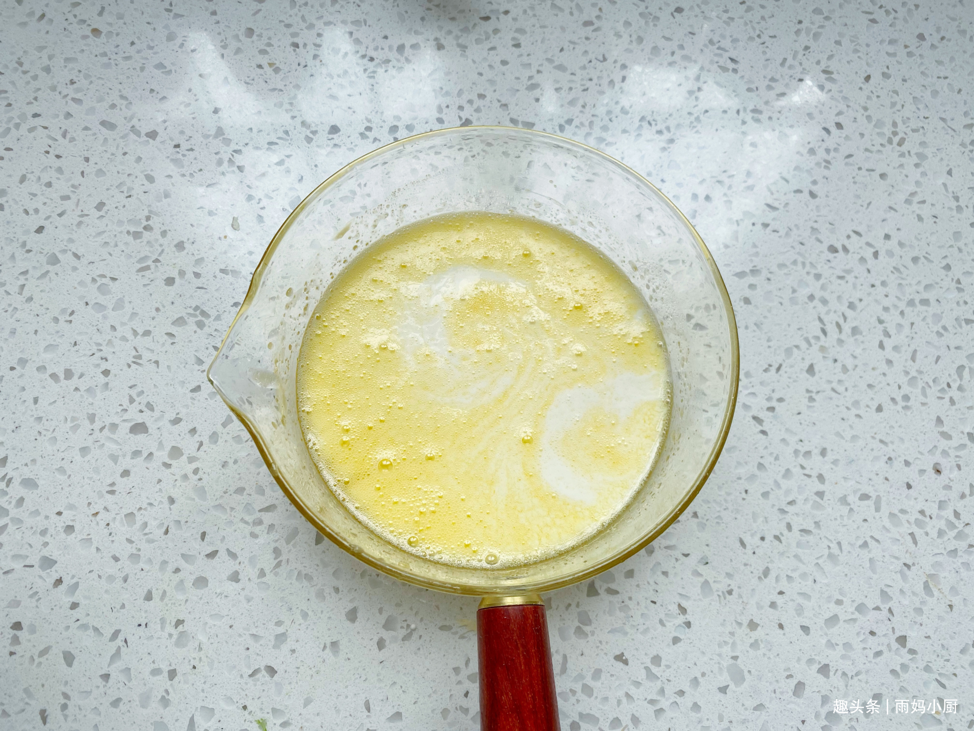 夏日里的小清新蛋糕,清香浓郁抹茶蜜豆蛋糕,无需打发拌匀就能烤