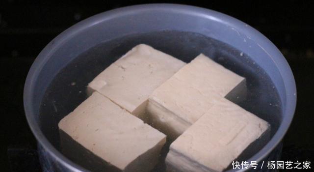碎块|煎豆腐,不要直接下锅煎,多加1步,就算嫩豆腐也不碎块,不粘锅