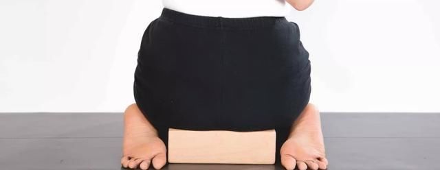 英雄|瑜伽英雄坐：脚踝疼，膝盖不舒服，臀部坐不下去，怎么办？