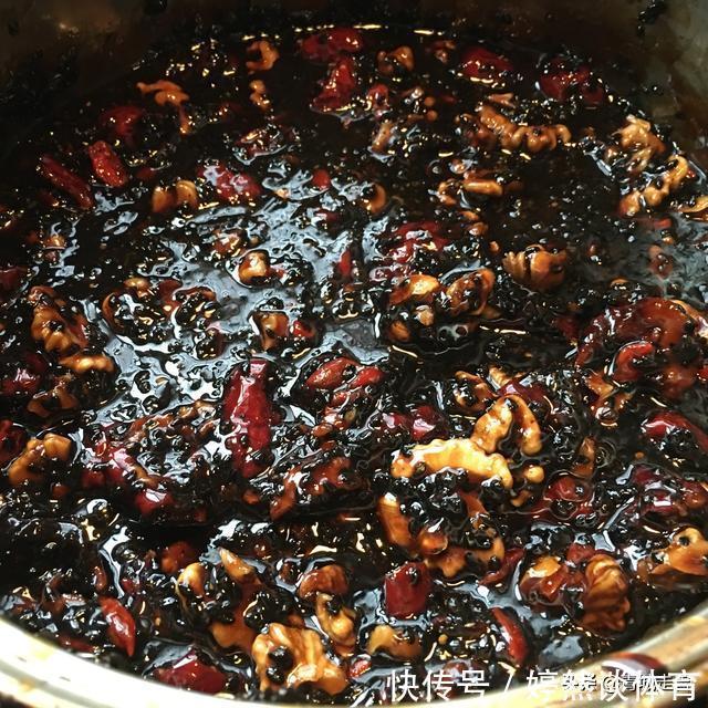 女人|女人不想老太快!建议多吃这几样,一口吃下去,满嘴都是胶原蛋白