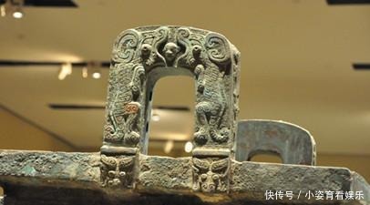 这种镇国之宝竟然是藏在粪坑下被发现的,郭沫若给它取了个错名字