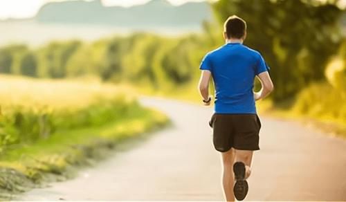 慢性疾病|42岁大哥检查出高血脂，坚持吃苦瓜来降血脂，后来身体有何变化？