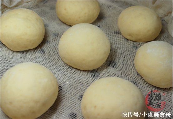 发面只加酵母和白糖就错了，多加这1样，10分钟发满盆，太实用了