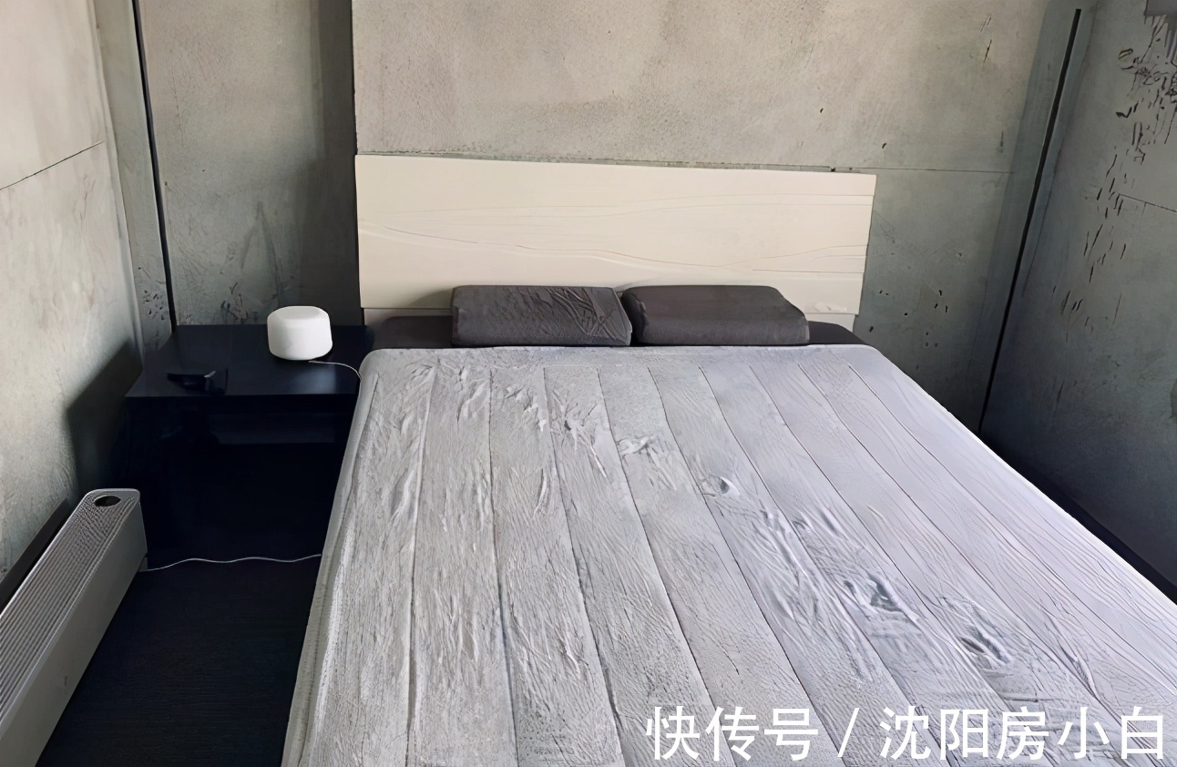 积蓄|95后女孩花光积蓄买房,住进毛坯房,把行李箱当餐桌