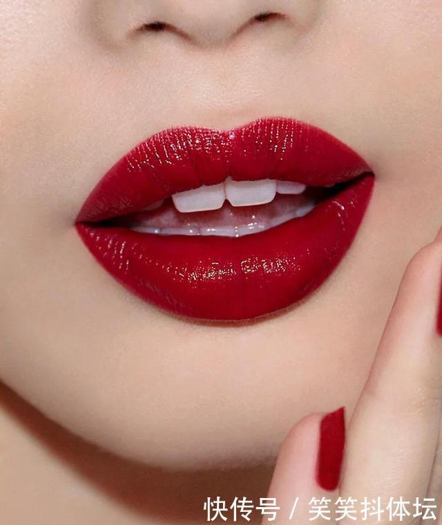 酒红色|奔三奔四的女人,秋冬选口红看准这4支颜色,显白减龄不输年轻人