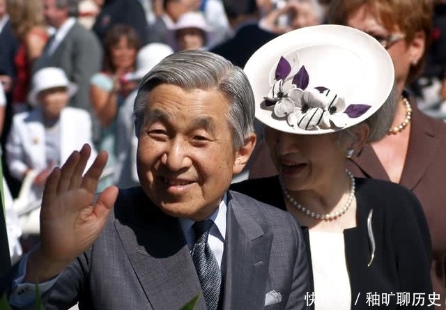 皇室|日本天皇的新任务:使皇室重新成为凝聚人心的“火炬”