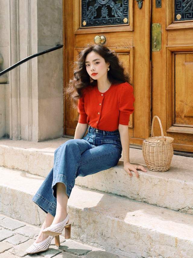 穿搭|秋季保暖怎么穿?不如试一试针织衫+牛仔裤,复古时髦又舒适