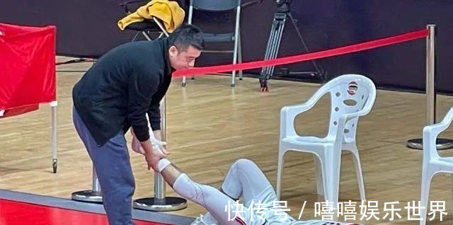 籃板|趙睿禁賽，徐杰傷退，胡明軒還能休息17分鐘，杜鋒才是YYDS