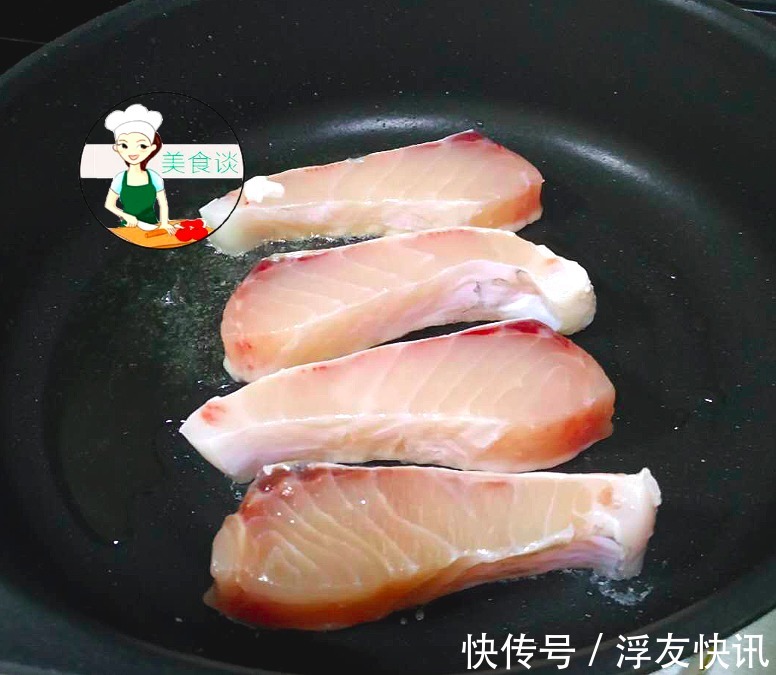 煎鱼时，下锅前多做这两个步骤，鱼肉不散、不破皮，比刷姜片管用