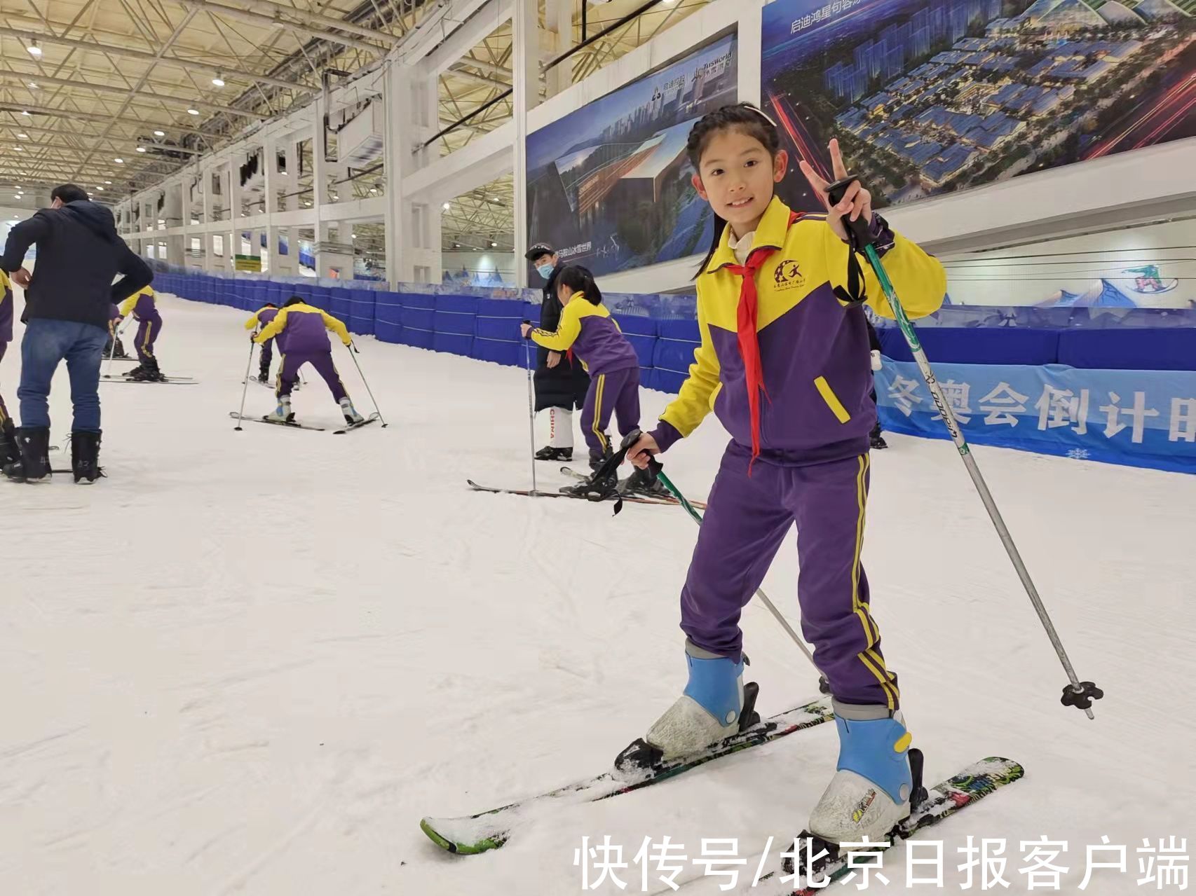 小学|石景山区电厂路小学举行越野滑雪项目体验活动