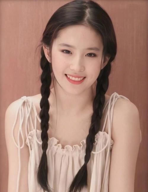 女生常见的几种脸型：方脸大气，圆脸幼态，鹅蛋脸堪称标准美人！