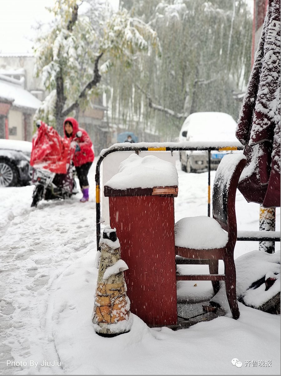 多云|济南已达暴雪！绕城高速关闭，多路公交停运，景区临时闭园，外卖小哥走着送餐...