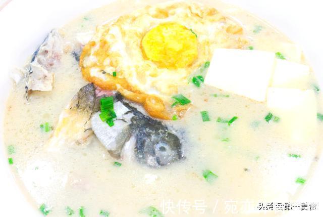 鱼头炖汤,最忌鸡精味精!教你2个技巧,鱼汤奶白浓郁,只鲜不腥