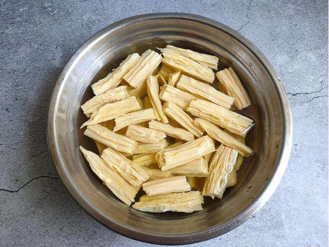 泡发的腐竹|“它”就是“浓缩后的豆浆”,营养成分是鸡蛋好几倍,错过太亏了