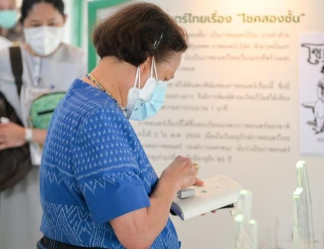 64岁诗琳通强势控场,苏提达摄政梦想落空,网友:姜还是老的辣