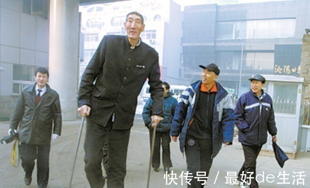睡眠质量|中国第一巨人鲍喜顺不听医生劝告,执意生下一子,一家现状如何