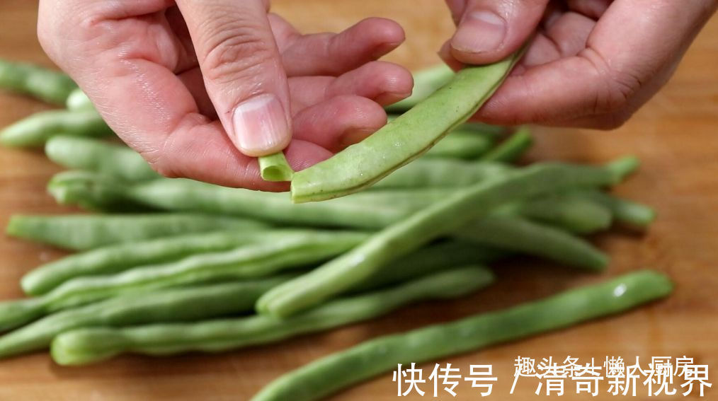 开胃|四季豆别只会清炒着吃，试试加点猪肉和辣椒一起炒，开胃又下饭