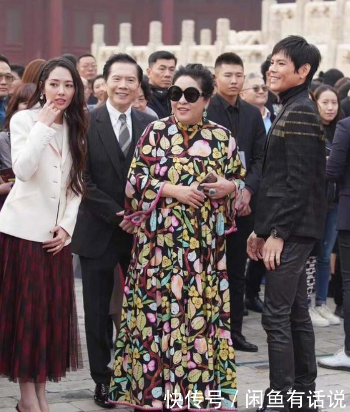 高级感|女人到了60岁,穿裙子记得这4个小技巧,不但减龄还会有高级感