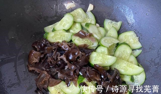 黑木耳|末伏到了，要多吃这菜，清淡营养不上火，做法简单又快手，快试试！