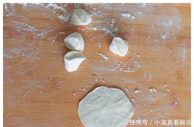 包韭菜馅饺子,直接拌是大错特错,很多人搞错,饺子不鲜也不香