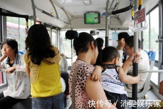 乘客|公交车上宝妈当众哺乳,被老人破口大骂没素质,宝妈怒怼乘客叫好