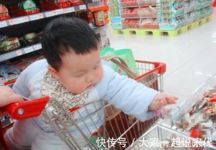 gt|儿子在超市剥了颗荔枝吃,员工大骂没教养!妈妈的回答让人敬佩