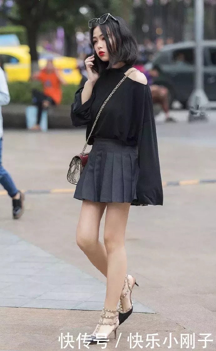 辣妈高跟鞋搭配出街,让自己看上去更美丽