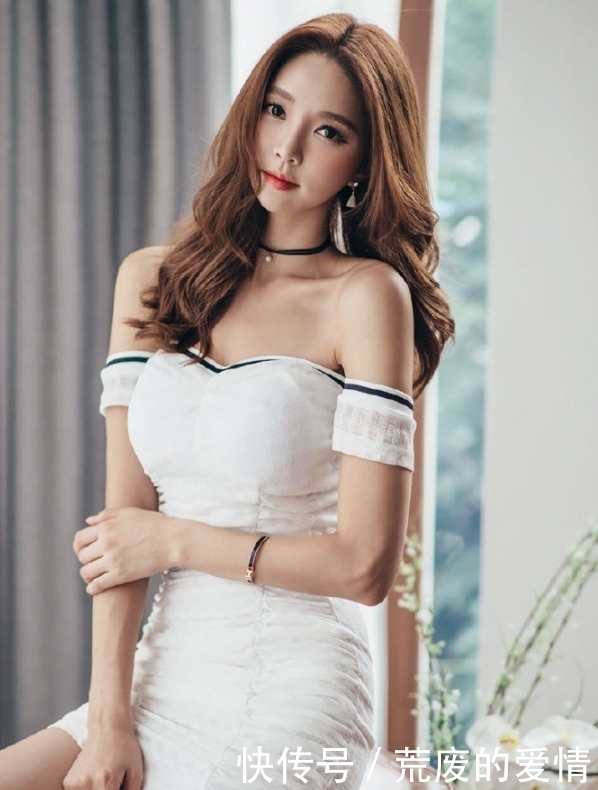 搭配|街拍:清秀俊美的妹子,凹凸曼妙,这身材和搭配你打几分?