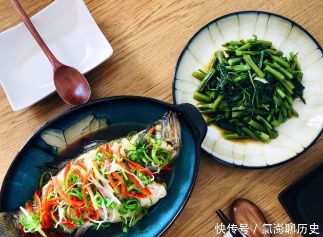 去腥|清蒸鱼,直接淋豉油鱼就“废了”!多做一步,能去腥,鱼肉也更鲜嫩!