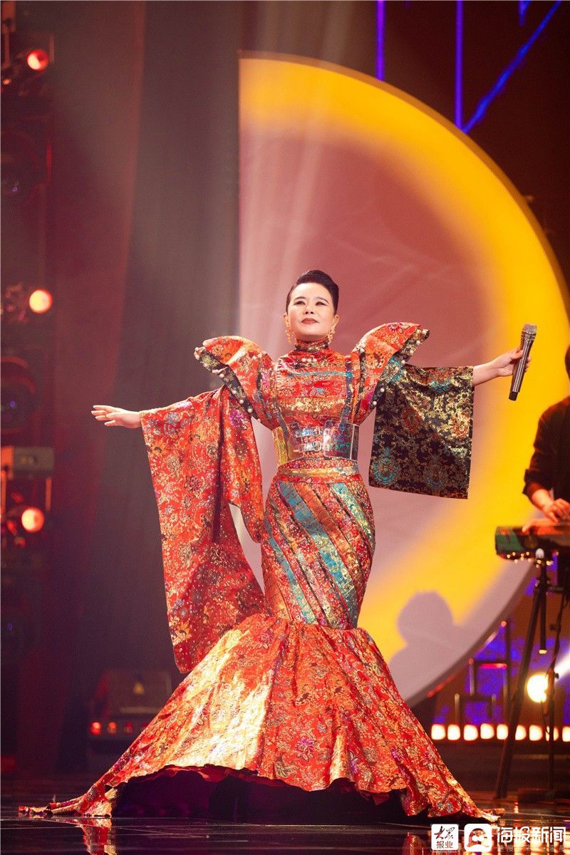 说唱听我的2|《说唱听我的2》龚琳娜再唱《忐忑》全程高能，尤长靖邓典果走心rap催泪十足