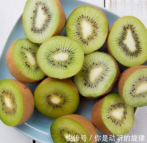 猕猴桃|女性不想老太快,多吃此物,大肚子平了,色斑不见了,肌肤更细腻