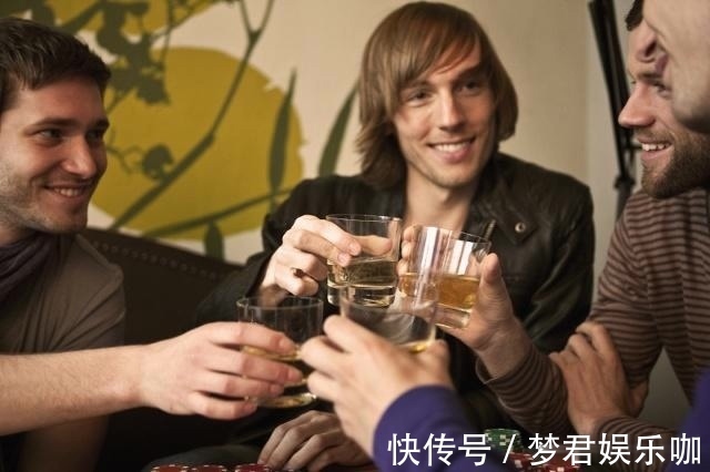 戒断反应|每天喝二两白酒的人和滴酒不沾的人,哪种益于长寿?多数人搞错了