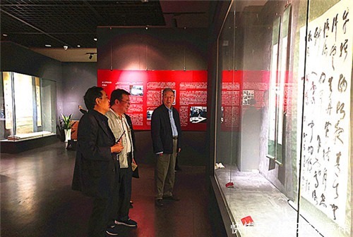 老人|中国这位老人被日本尊为草圣,启功先生看见他的字,当场脱帽鞠躬