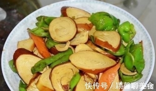 炒洋葱时加“一物”,比肉还好吃,美味下饭,软化血管,早食早受益