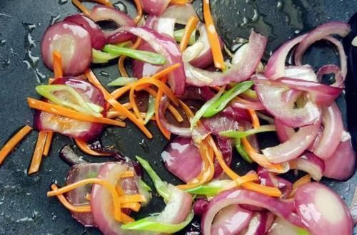 炒洋葱加上它，清理血管垃圾，血管不堵，洗肠刮油，小肚子消失了