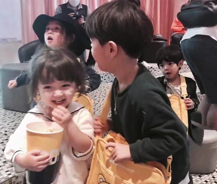 甜丧·低糖·动漫情头:全世界都坠入爱河,就我一个人还在岸上。