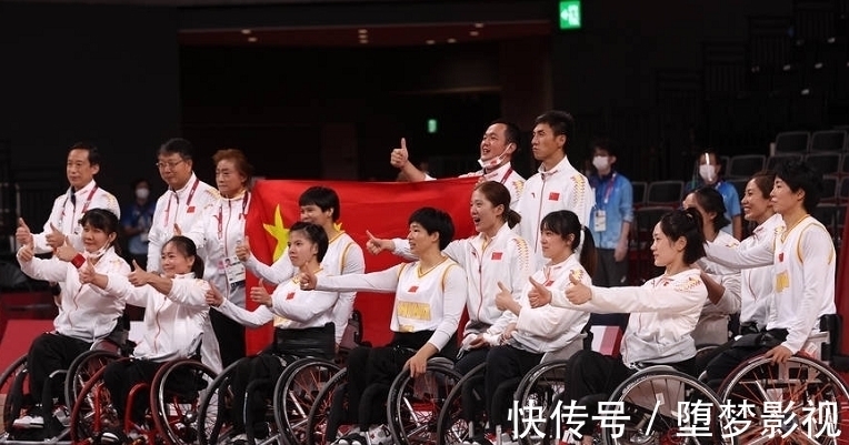 荷兰队|气愤！中国轮椅女篮丢冠摘银，球迷疯狂辱骂，于嘉反击太解气