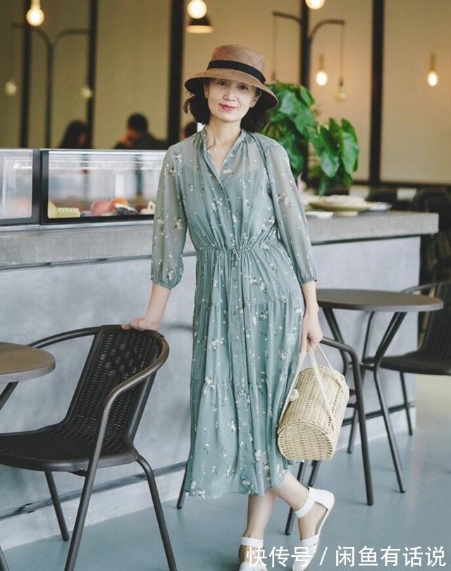 度假|暑期度假怎么穿才时髦上照?跟三木母女这样穿,每套都值得照搬