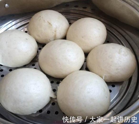 蒸馒头,光加酵母是错误的!偷偷加点它,馒头香软更好吃