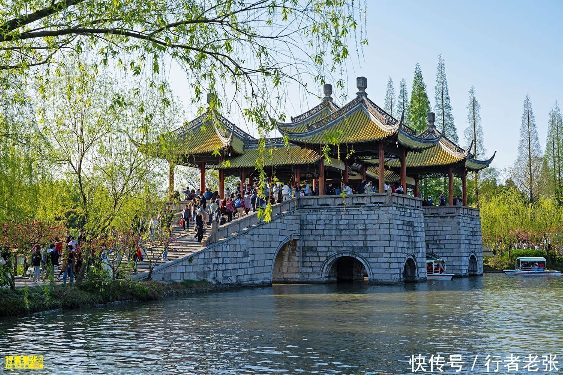 乾隆皇帝 为乾隆皇帝下江南而建的一座古桥，现在是扬州和瘦西湖的地标