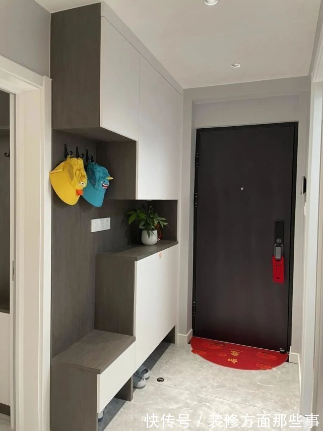 灯光|104平四口之家,客厅激光投影太过瘾,整柜的手办太壮观