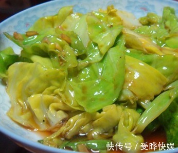 炒包菜时,包菜直接下锅炒就错了!很多人不懂,难怪不好吃