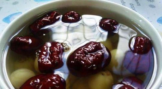 紅棗和它一起煮,頭發慢慢變黑了,皺紋消失了,氣色紅潤身體好