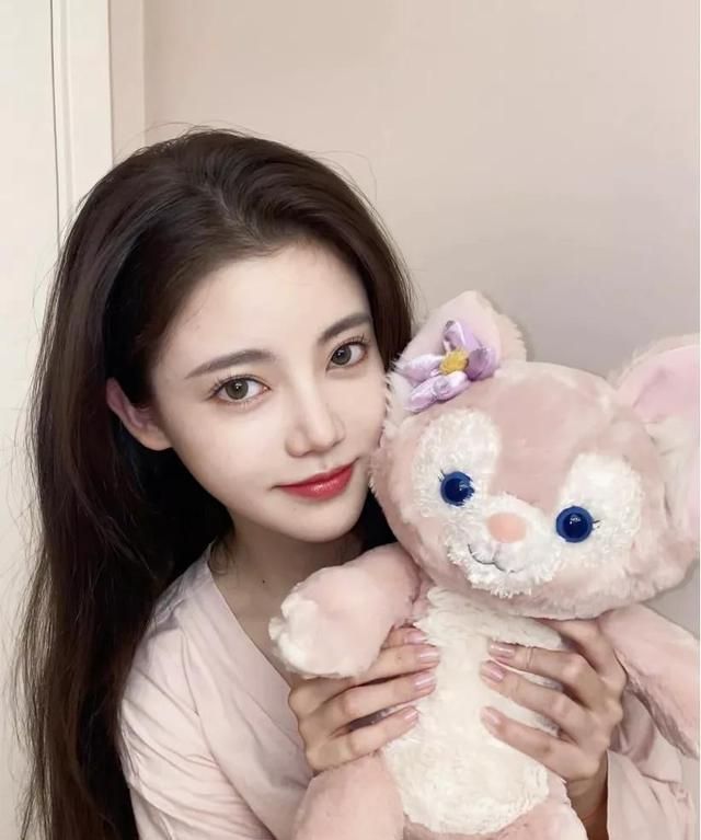 排7小时长队只为买它,没故事的迪士尼娃娃凭什么火了?