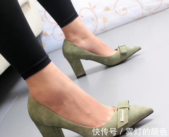 蝴蝶结 高跟鞋虽性感,但今年流行低跟鞋,优雅时尚有气质还不累脚