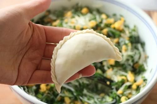 早餐韭菜不做韭菜盒子,试试这样做,金黄酥脆,满满的馅料,太过瘾了