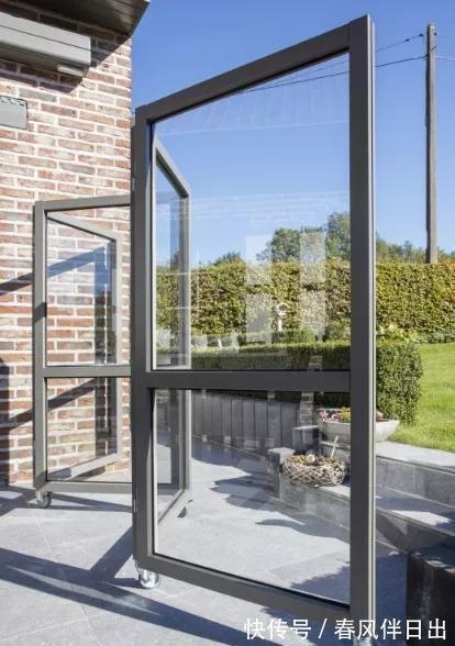 围墙|有院子,我装长虹折叠玻璃做围墙,能开能关不占地,小院一分为二